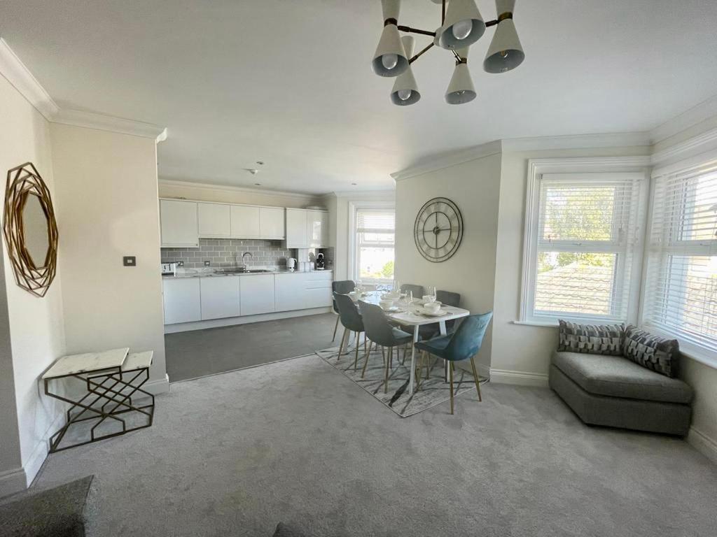 Exquisite Apartment, Stone Throw From The Beach Bournemouth Eksteriør bilde