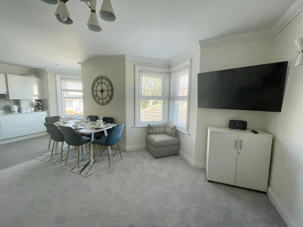 Exquisite Apartment, Stone Throw From The Beach Bournemouth Eksteriør bilde