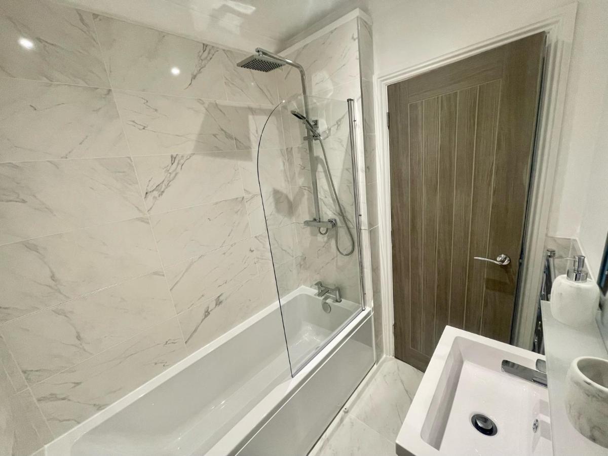 Exquisite Apartment, Stone Throw From The Beach Bournemouth Eksteriør bilde